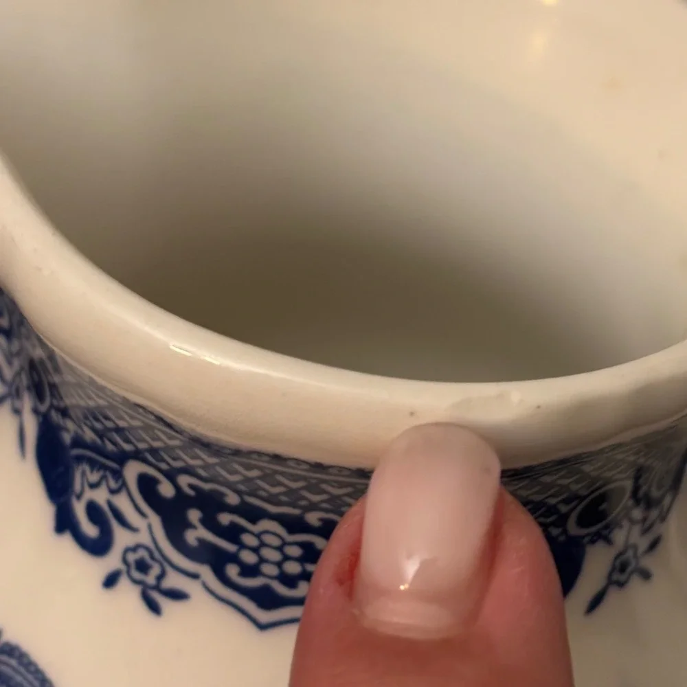 Churchill England | Blue Willow | Creamer & Lidded Sugar Bowl Set | small flaw